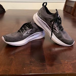 Brookes Levitate GTS